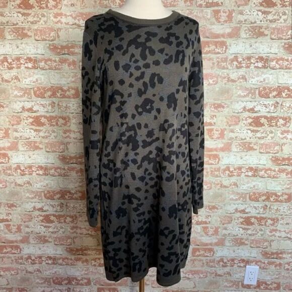 JOHN + JENN EVEREVE LEOPARD PRINT SWEATERDRESS SIZE MEDIUM - Picture 3 of 10